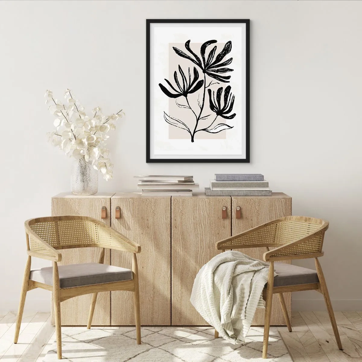 Plagát v čiernom ráme - Čiernobiela ilustrácia kvetov na béžovom pozadí - 50x70cm - Náčrtok pre herbár - Moderná nástenná dekorácia do obývacej izby a spálne ARTTOR
