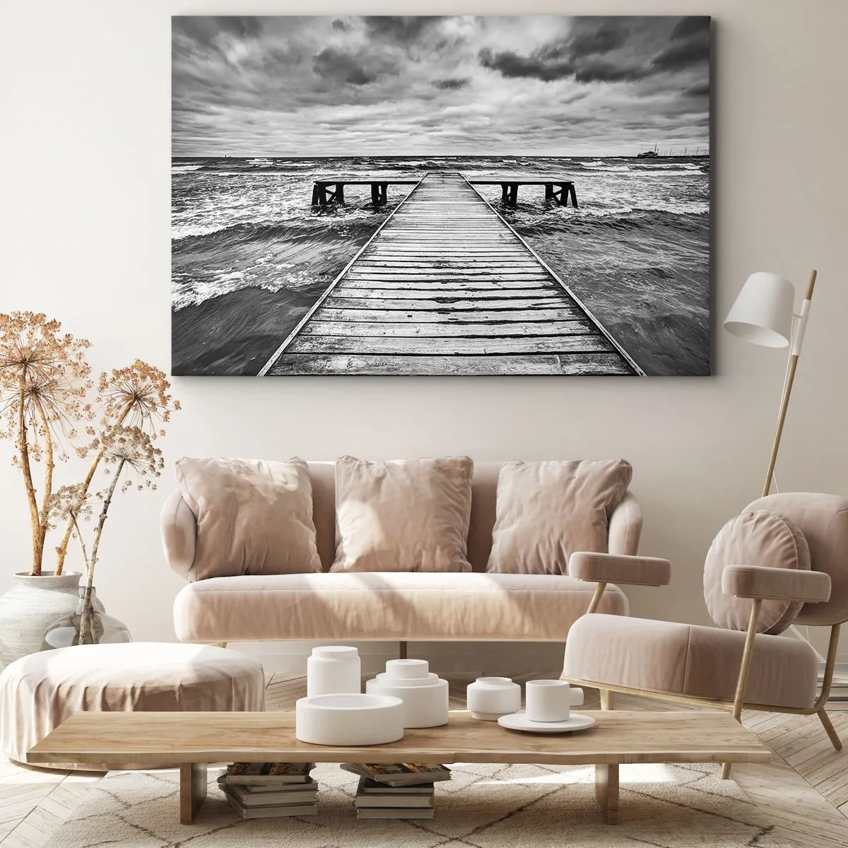 Obraz na plátne - Čiernobiely pohľad na drevené mólo nad rozbúreným morom. - 70x50cm - Čakám na vietor, čo rozfúka… - Moderná nástenná dekorácia do obývacej izby a spálne ARTTOR