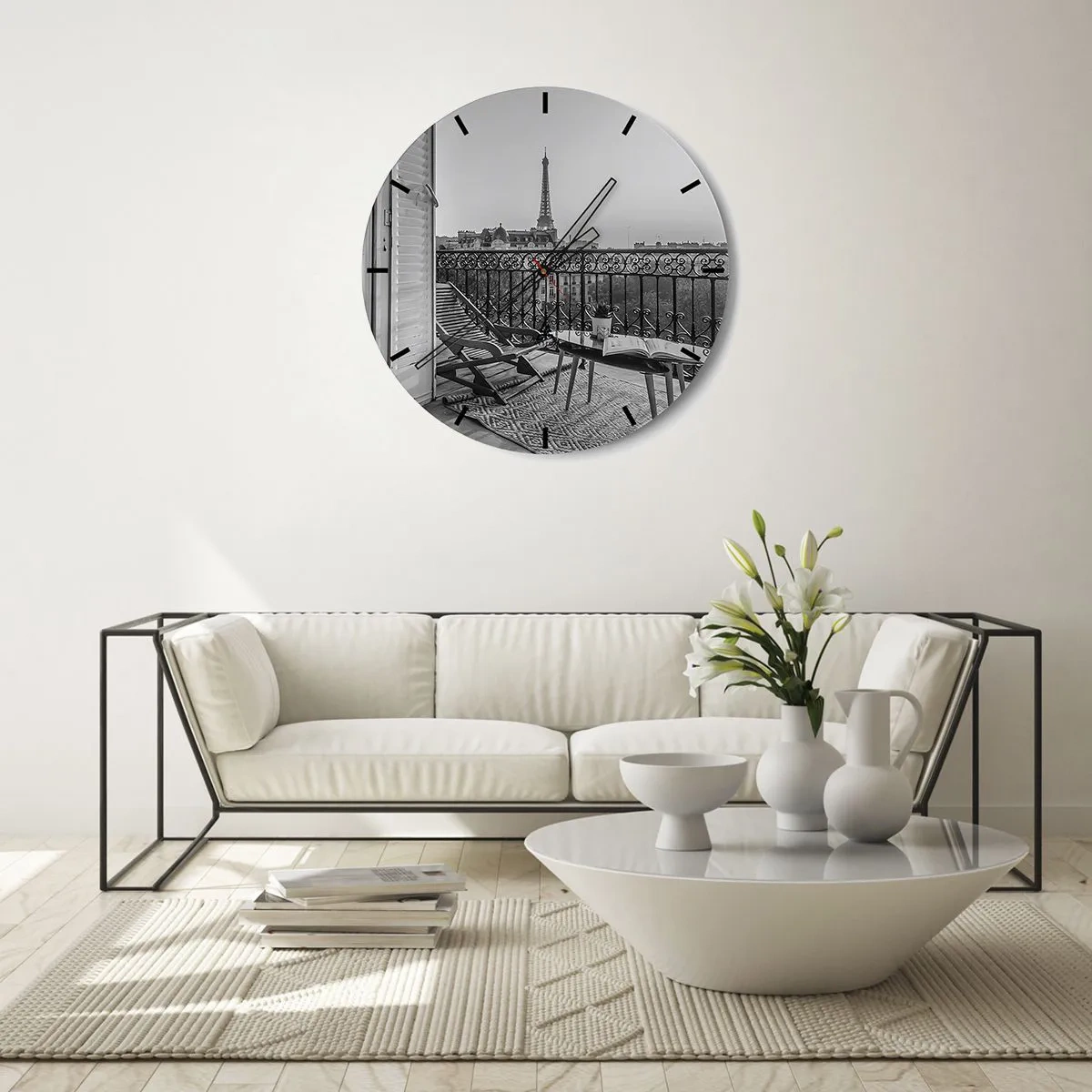 Nástenné hodiny - Pohľad z balkóna Eiffelovej veže v čiernobielej farbe - 30x30cm - Parížske popoludnie - Moderná nástenná dekorácia do obývacej izby, kuchyne a spálne ARTTOR