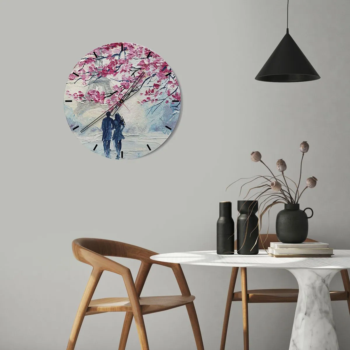 Nástenné hodiny - Romantický obraz páru pod kvitnúcimi ružovými stromami - 30x30cm - Romantická prechádzka - Moderná nástenná dekorácia do obývacej izby, kuchyne a spálne ARTTOR