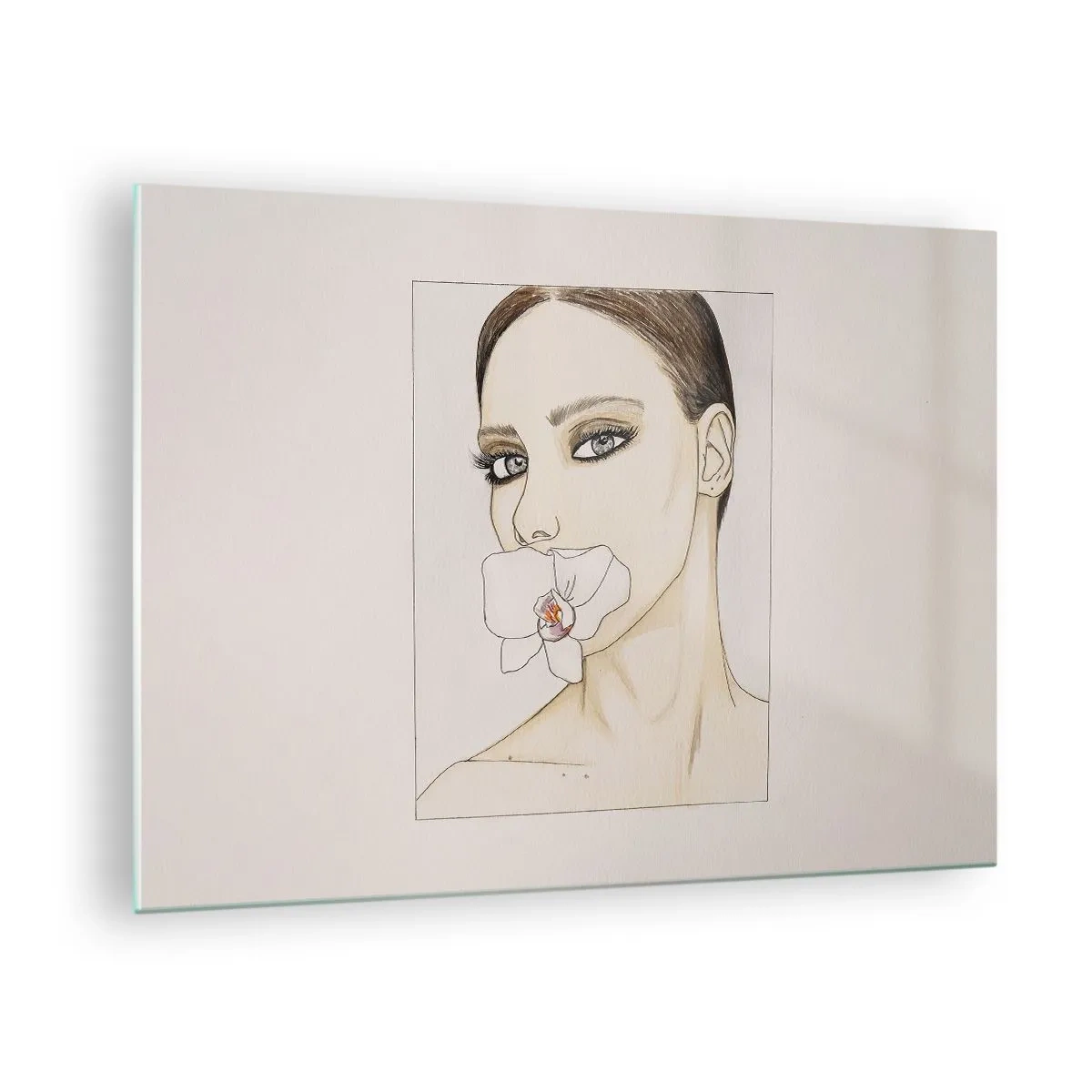 Obraz na skle - Portrét ženy s orchideou v ústach na svetlom pozadí - 70x50cm - Symbol elegancie a krásy - Moderná nástenná dekorácia do obývacej izby a spálne ARTTOR