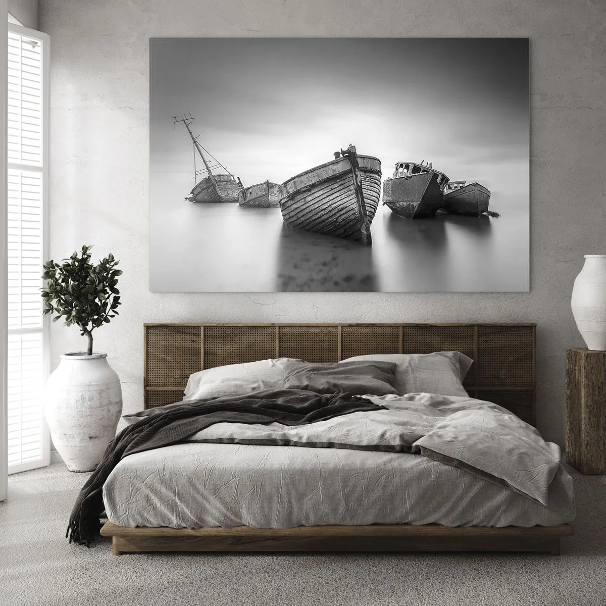 Obraz na skle - Opustené lode na pokojnej vode v čiernobielej farbe - 70x50cm - Už iba spomienky... - Moderná nástenná dekorácia do obývacej izby a spálne ARTTOR