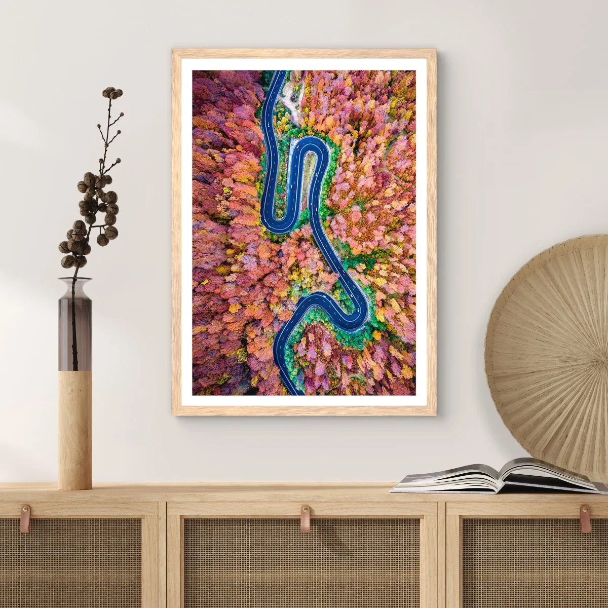 Plagát v ráme zo svetlého duba - Kľukatá cesta lesom - 70x100 cm