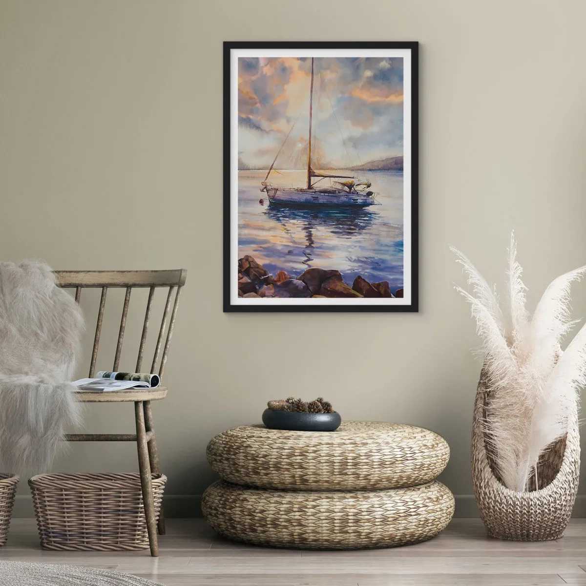 Plagát v čiernom ráme - Plachetnica na pokojnej vode vo svetle západu slnka - 50x70cm - Večer v zátoke - Moderná nástenná dekorácia do obývacej izby a spálne ARTTOR