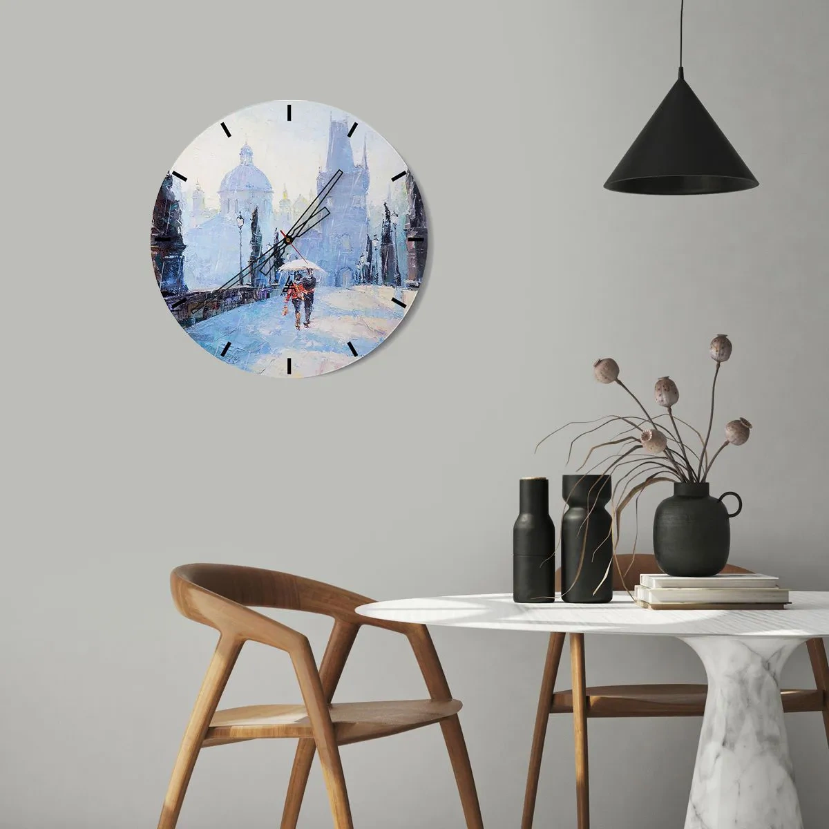 Nástenné hodiny - Romantická scéna na moste v daždi s malebným mestským pozadím - 30x30cm - Nás musel očariť dážď - Moderná nástenná dekorácia do obývacej izby, kuchyne a spálne ARTTOR