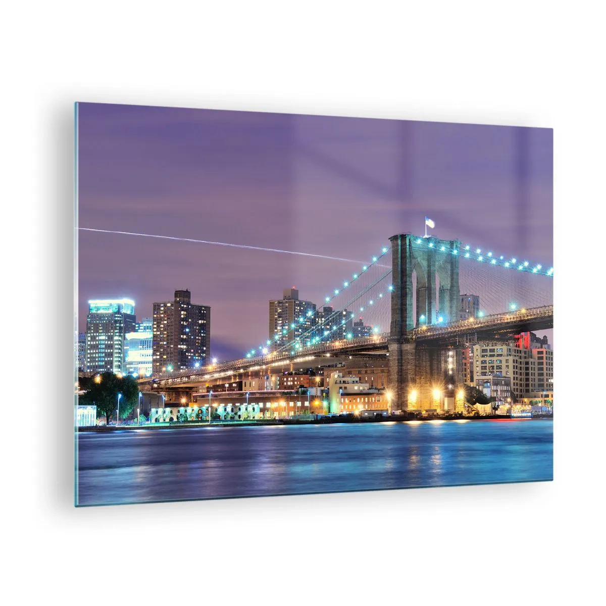 Obraz na skle - Brooklynský most v noci s osvetlenými vežami a mestom - 70x50cm - Po veľa rokov Brooklynský most - Moderná nástenná dekorácia do obývacej izby a spálne ARTTOR