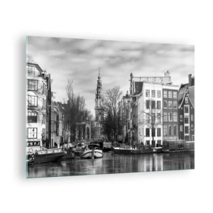 Obraz na skle - Čiernobiely pohľad na kanál v Amsterdame - 70x50cm - Amsterdamské vibrácie - Moderná nástenná dekorácia do obývacej izby a spálne ARTTOR