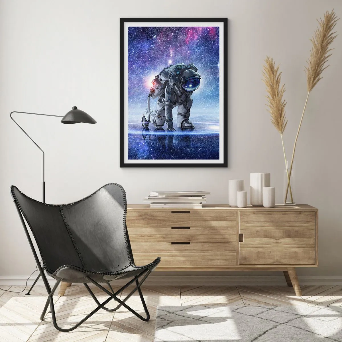 Plagát v čiernom ráme - Astronaut na pozadí vesmíru - 50x70cm - Hviezdne nebo nado mnou - Moderná nástenná dekorácia do obývacej izby a spálne ARTTOR