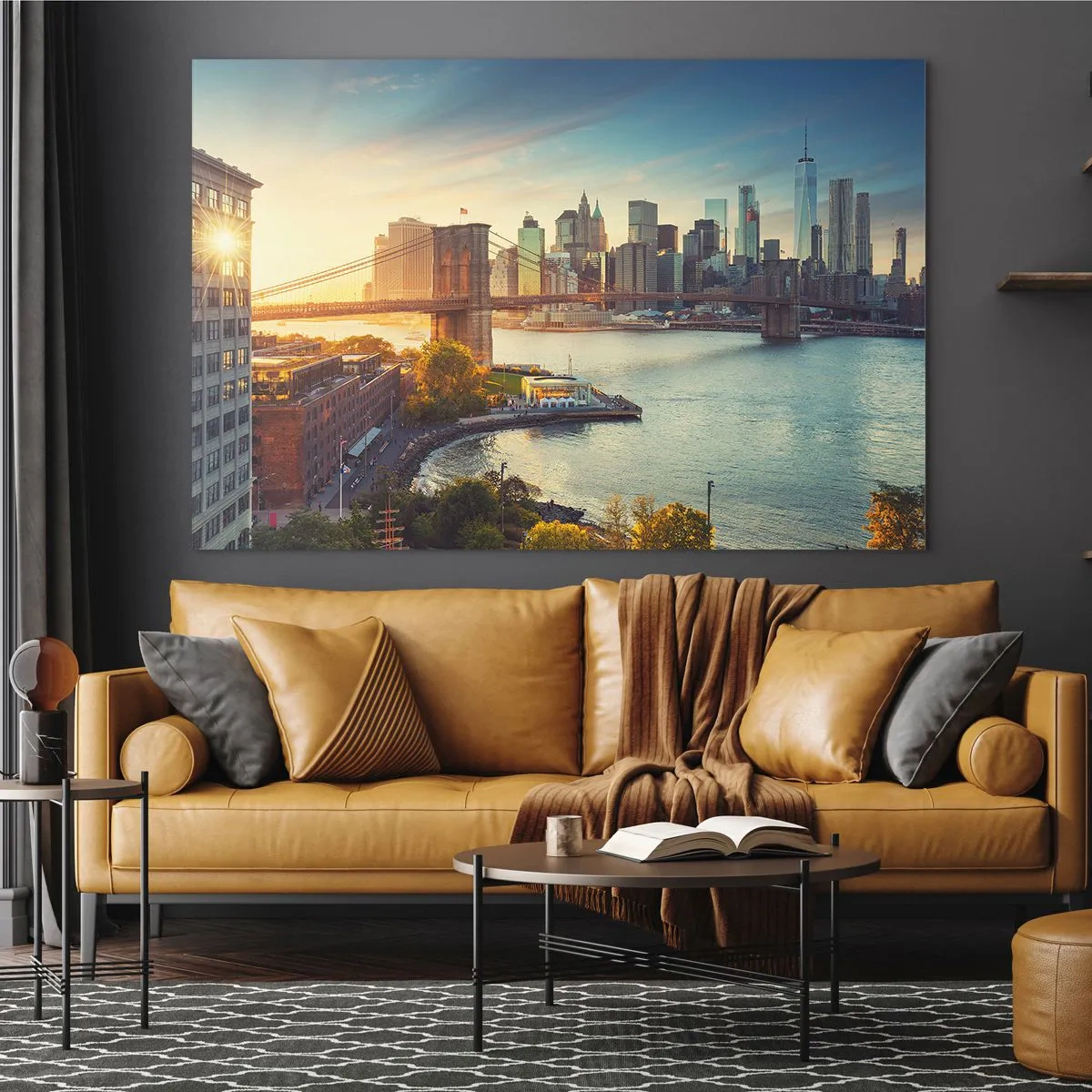 Obraz na skle - Panoráma New Yorku s Brooklynským mostom - 70x50cm - Svitanie veľkomesta - Moderná nástenná dekorácia do obývacej izby a spálne ARTTOR