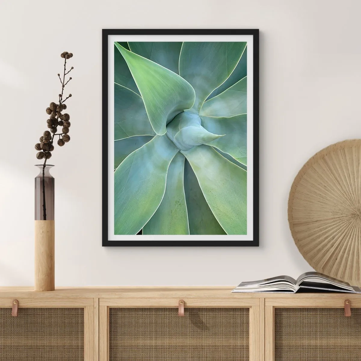 Plagát v čiernom ráme - Detailný záber na symetrické listy sukulentu - 50x70cm - Zrodenie zelene - Moderná nástenná dekorácia do obývacej izby a spálne ARTTOR