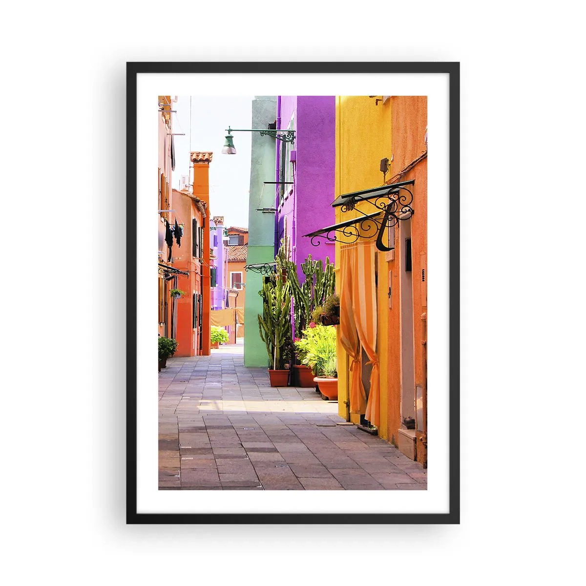 Plagát v čiernom ráme - Farebná ulica s rastlinami a žiarivými fasádami budov - 50x70cm - Dúhová ulička - Moderná nástenná dekorácia do obývacej izby a spálne ARTTOR