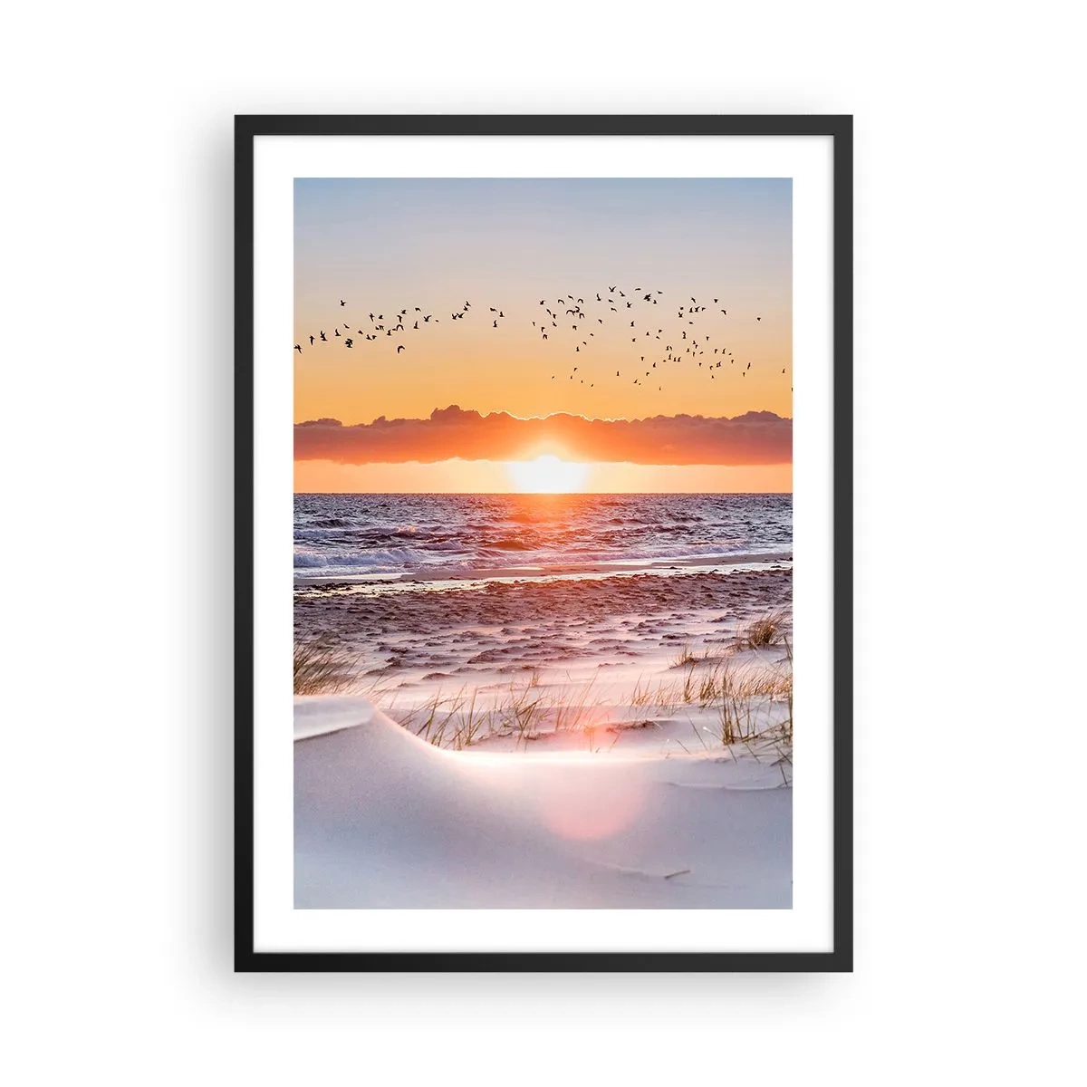 Plagát v čiernom ráme - Západ slnka nad morom s vtákmi na obzore a plážou - 50x70cm - Horizontálna krajina - Moderná nástenná dekorácia do obývacej izby a spálne ARTTOR