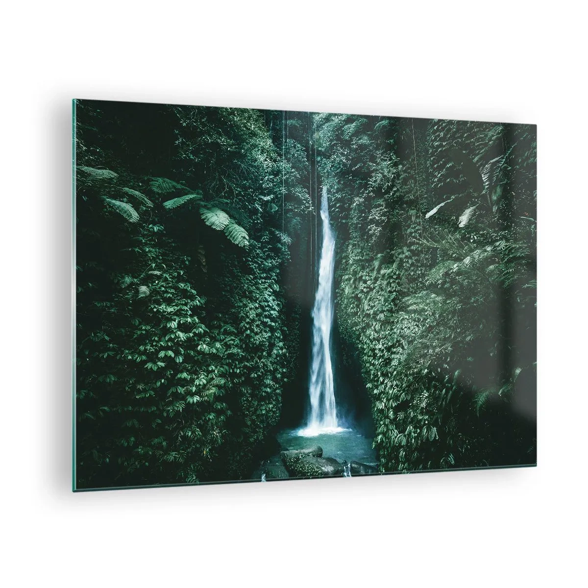 Obraz na skle - Vodopád uprostred hustej tropickej vegetácie - 70x50cm - Tropický prameň - Moderná nástenná dekorácia do obývacej izby a spálne ARTTOR