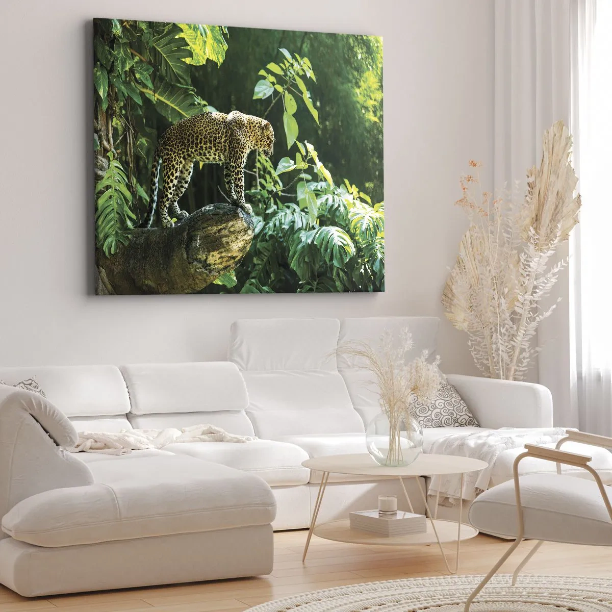 Obraz na plátne - Leopard stojaci na skale obklopený tropickou vegetáciou - 70x50cm - Na lov? - Moderná nástenná dekorácia do obývacej izby a spálne ARTTOR