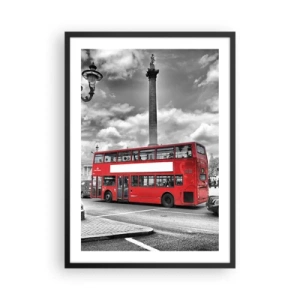 Plagát v čiernom ráme - Červený autobus na čiernobielom mestskom pozadí - 50x70cm - Skutočný krvný obeh mesta - Moderná nástenná dekorácia do obývacej izby a spálne ARTTOR