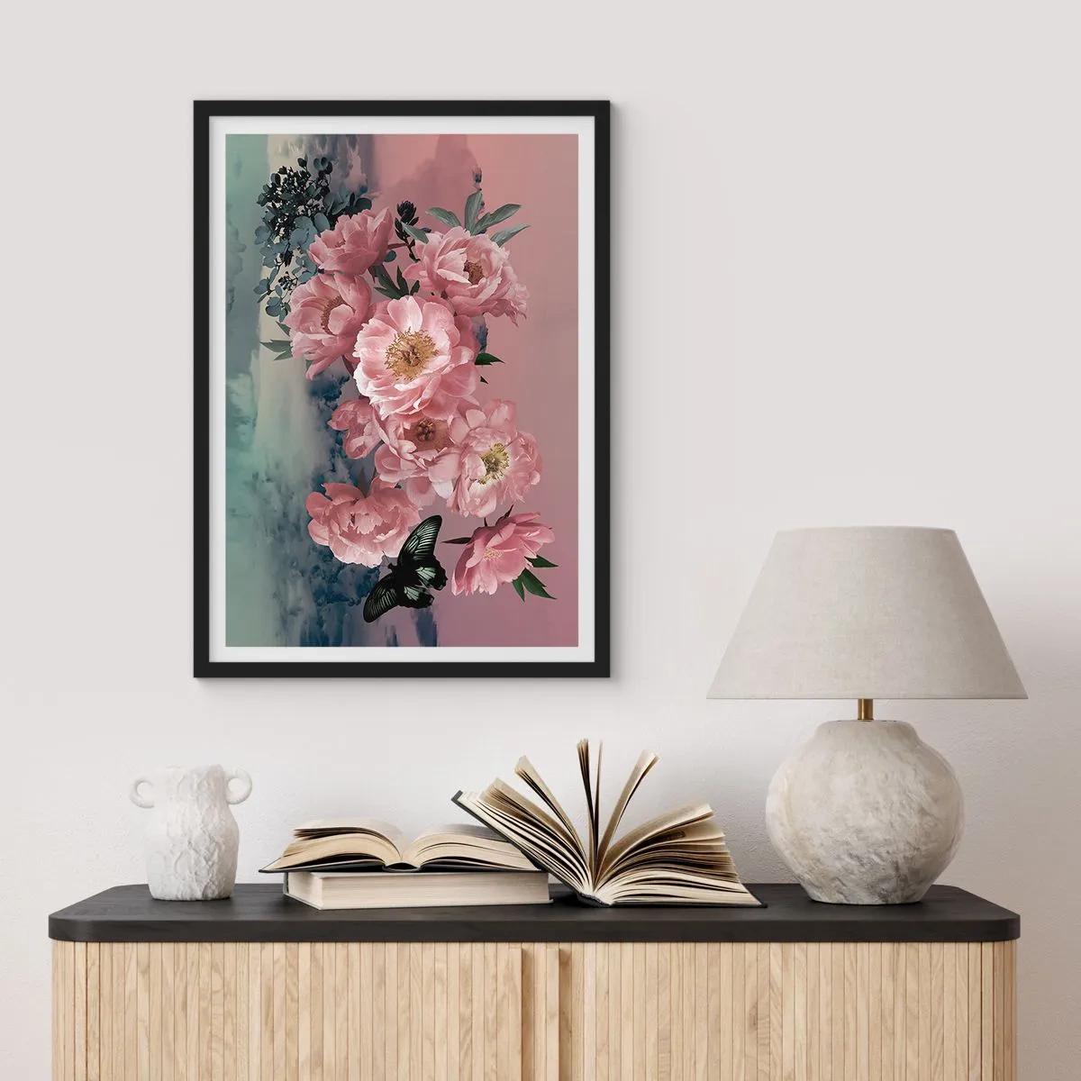 Plagát v čiernom ráme - Romantická kompozícia kvetov a motýľa v pastelových farbách. - 50x70cm - Vrchol romantizmu - Moderná nástenná dekorácia do obývacej izby a spálne ARTTOR