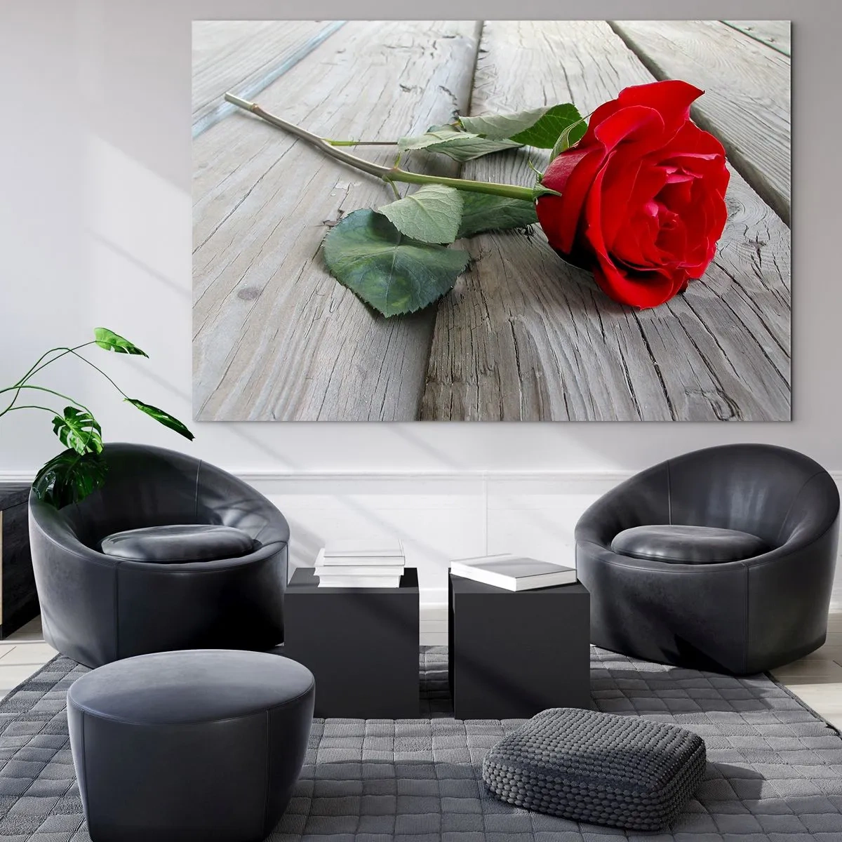 Obraz na skle - Červená ruža na drevenej doske - 70x50cm - Štúdia v šarlátovej - Moderná nástenná dekorácia do obývacej izby a spálne ARTTOR