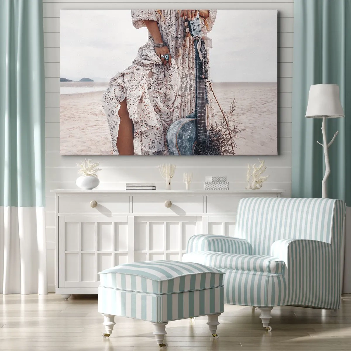 Obraz na plátne - Žena v boho štýle s gitarou na pláži - 70x50cm - Kvetinové deti na ceste - Moderná nástenná dekorácia do obývacej izby a spálne ARTTOR