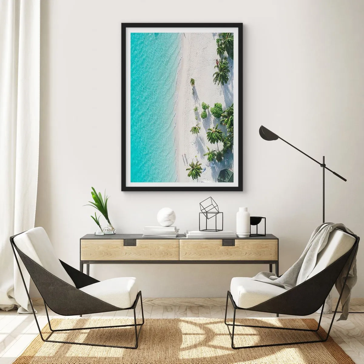 Plagát v čiernom ráme - Letecký pohľad na tropickú pláž s palmami a modrým morom - 50x70cm - Dovolenka v raji - Moderná nástenná dekorácia do obývacej izby a spálne ARTTOR