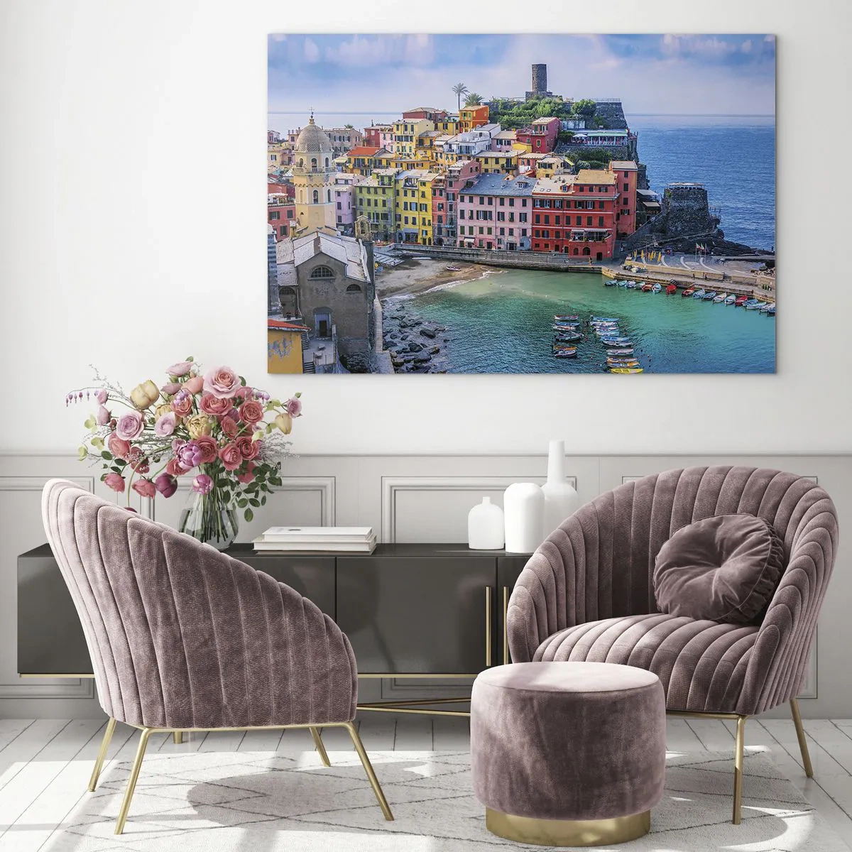 Obraz na skle - Farebné stredomorské mestečko pri modrom mori - 70x50cm - Stredomorské kúzelné mestečko - Moderná nástenná dekorácia do obývacej izby a spálne ARTTOR