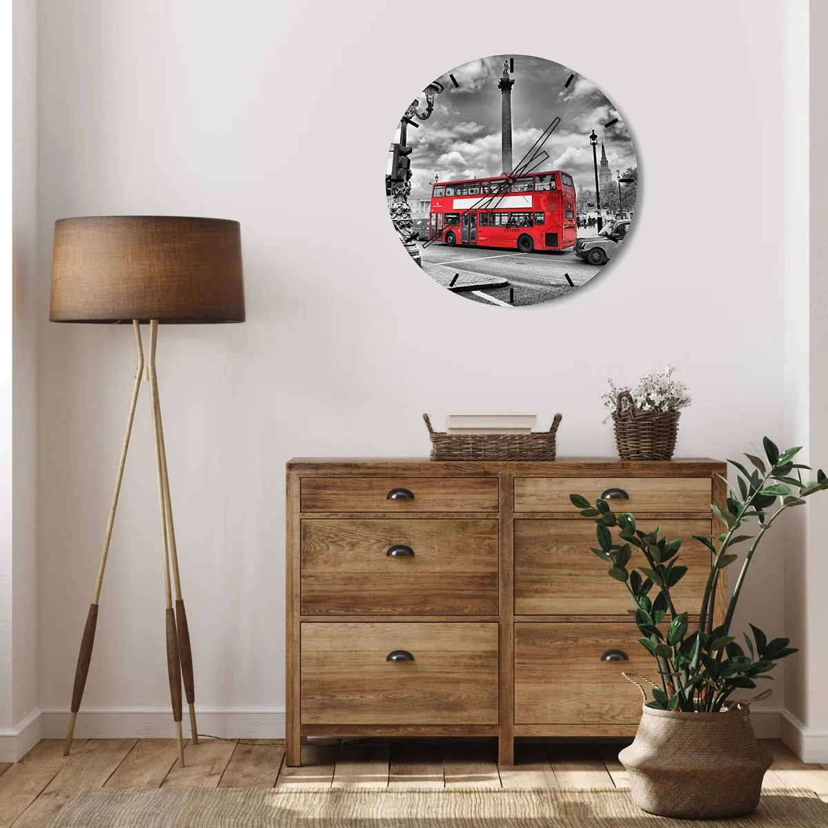 Nástenné hodiny - Červený dvojposchodový autobus na pozadí londýnskej panorámy - 30x30cm - Skutočný krvný obeh mesta - Moderná nástenná dekorácia do obývacej izby, kuchyne a spálne ARTTOR