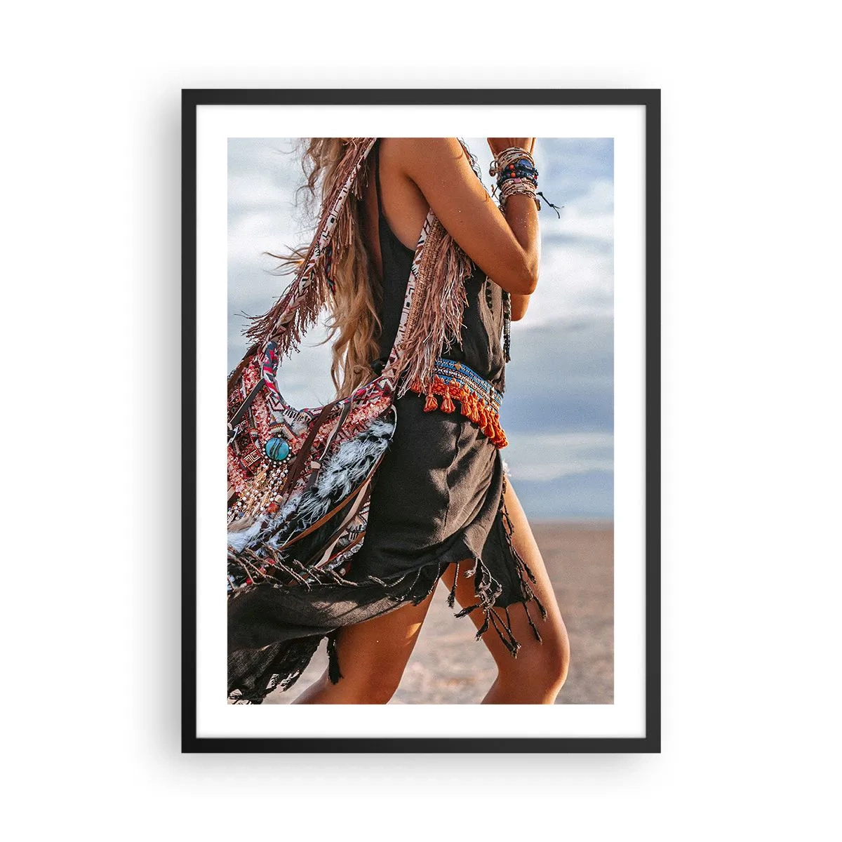 Plagát v čiernom ráme - Boho štýl na pozadí púštnej krajiny - 50x70cm - Šamanovo dievča - Moderná nástenná dekorácia do obývacej izby a spálne ARTTOR