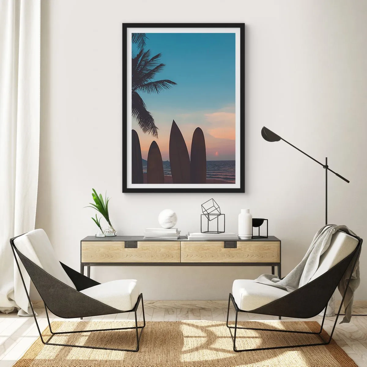 Plagát v čiernom ráme - Surfovacie dosky na pláži so západom slnka a palmami v pozadí - 50x70cm - Zajtra bude tiež zábava - Moderná nástenná dekorácia do obývacej izby a spálne ARTTOR