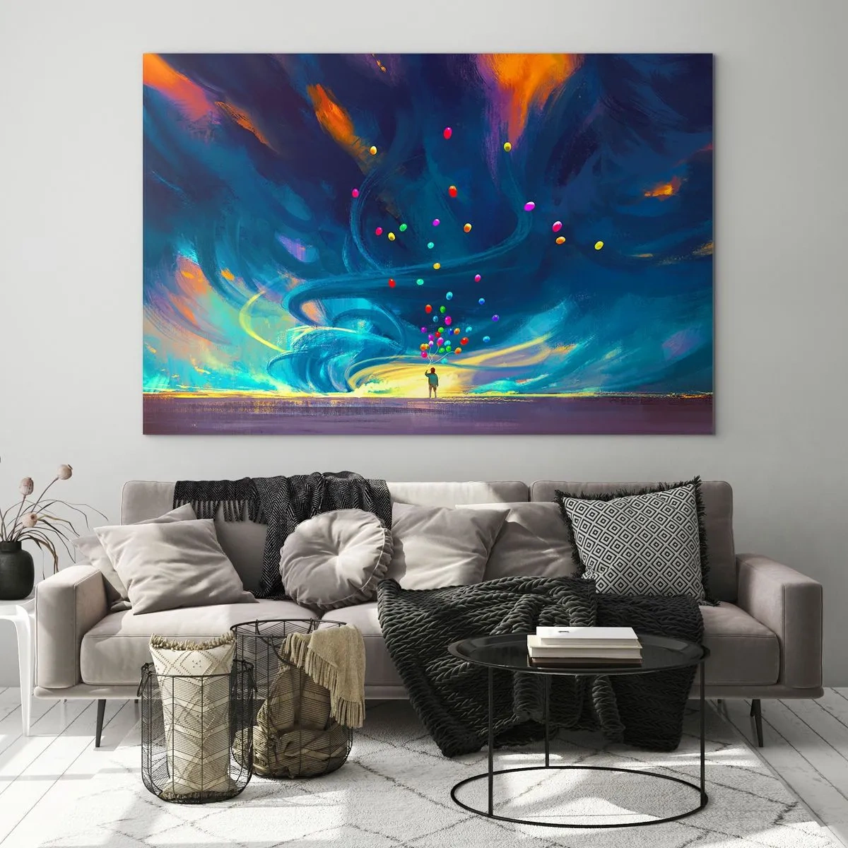 Obraz na skle - Osoba držiaca farebné balóny na modrom veternom pozadí. - 70x50cm - Na modrý vietor - Moderná nástenná dekorácia do obývacej izby a spálne ARTTOR