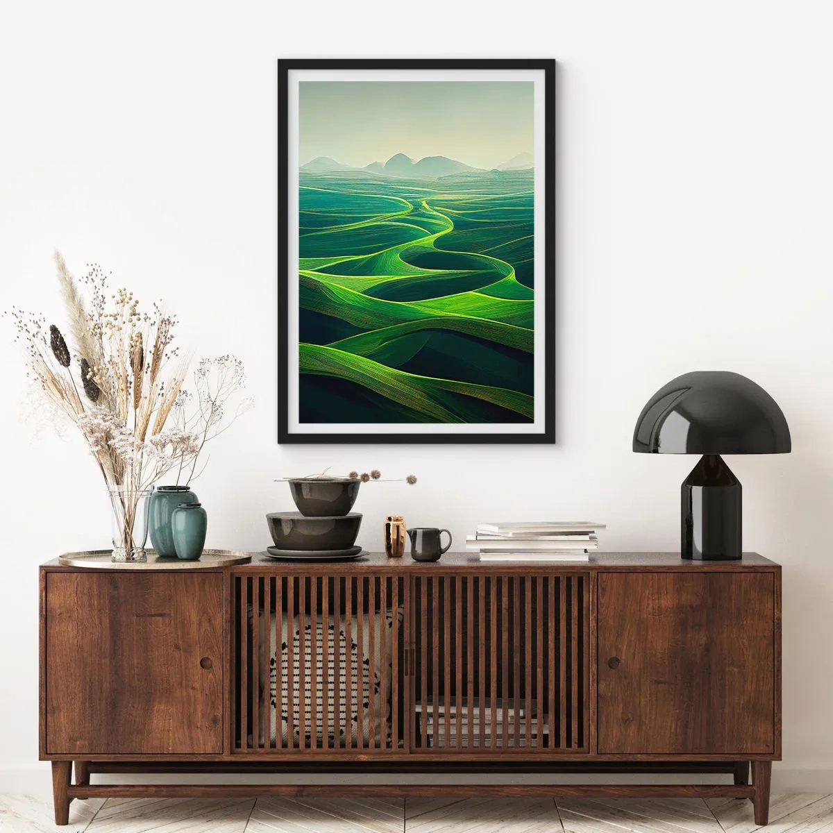 Plagát v čiernom ráme - Zelené zvlnené polia s výhľadom na hory - 50x70cm - V zelených údoliach - Moderná nástenná dekorácia do obývacej izby a spálne ARTTOR