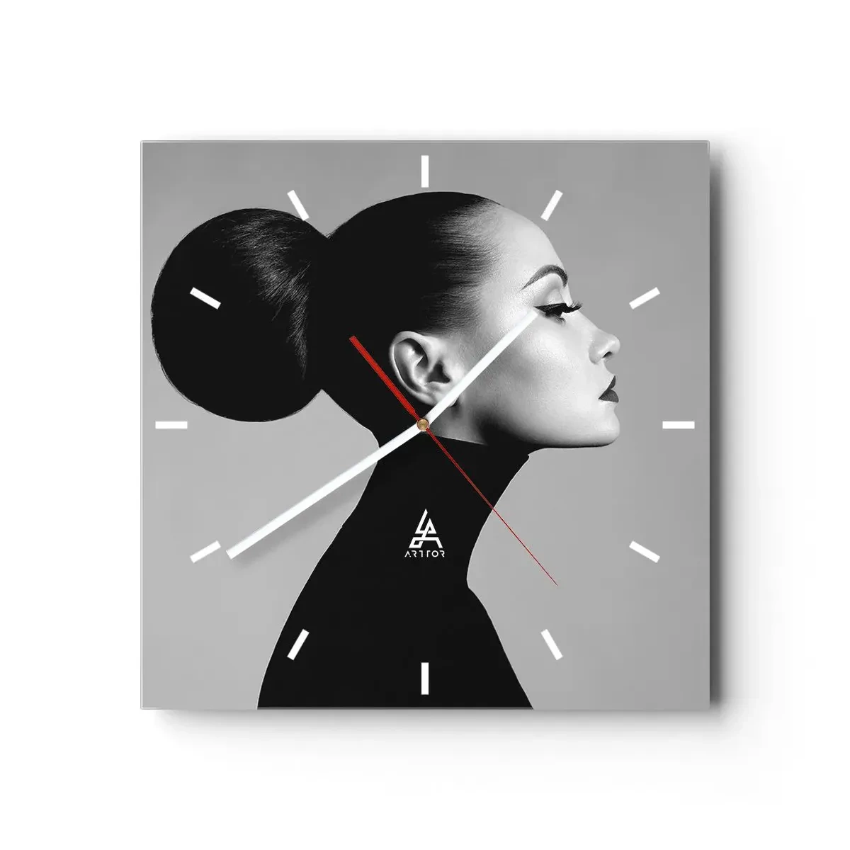 Nástenné hodiny - Moderná Nefertiti - 30x30 cm