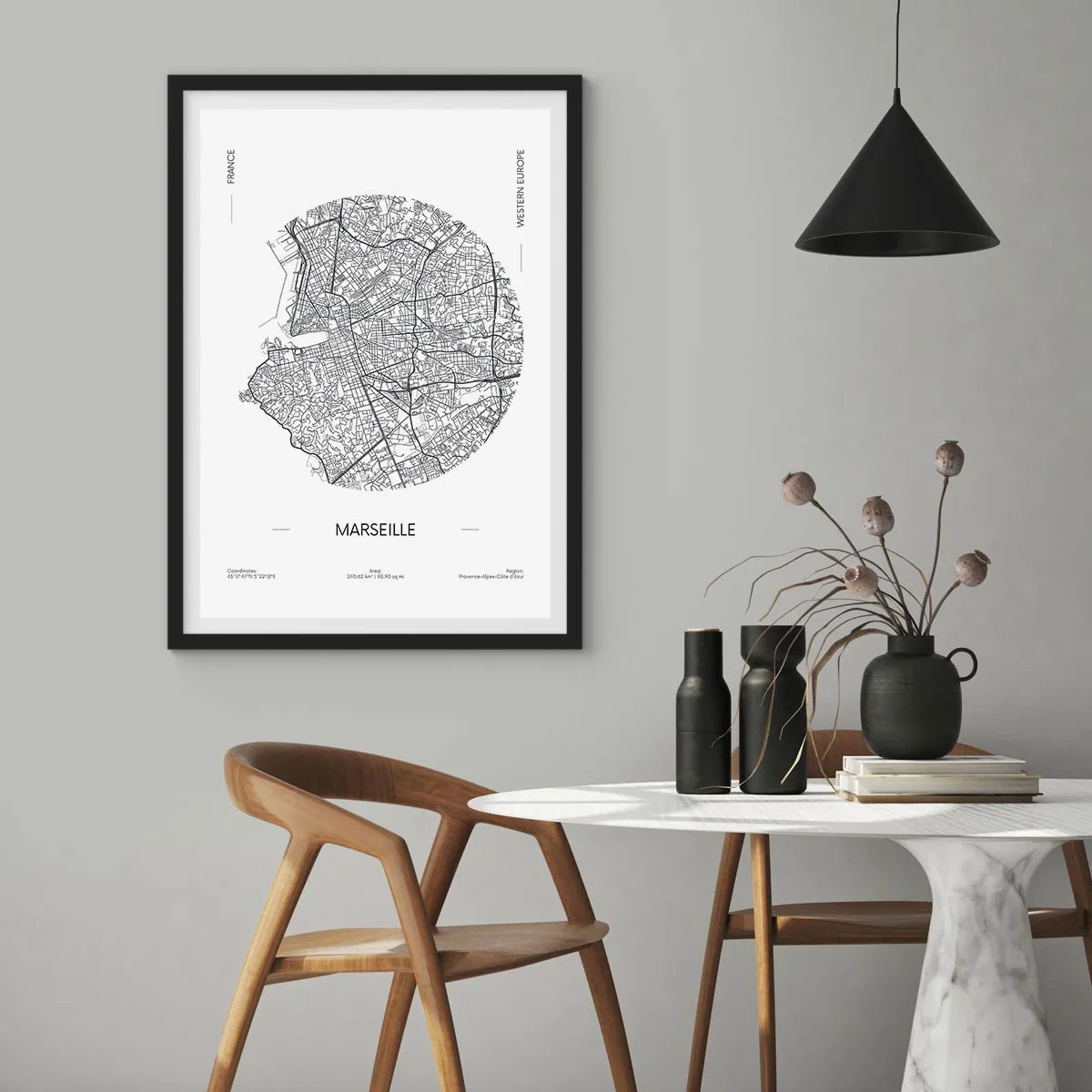 Plagát v čiernom ráme - Minimalistická mapa Marseille v kruhu - 50x70cm - Anatómia Marseille - Moderná nástenná dekorácia do obývacej izby a spálne ARTTOR