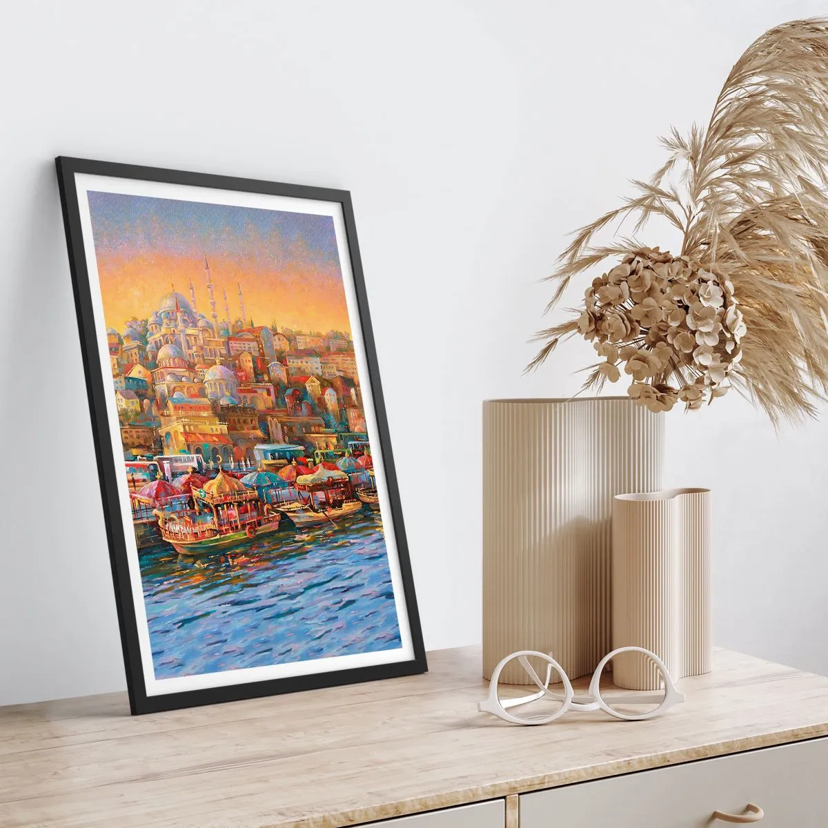 Plagát v čiernom ráme - Farebná panoráma mesta s mešitami pri vode - 50x70cm - Istanbulský príbeh - Moderná nástenná dekorácia do obývacej izby a spálne ARTTOR