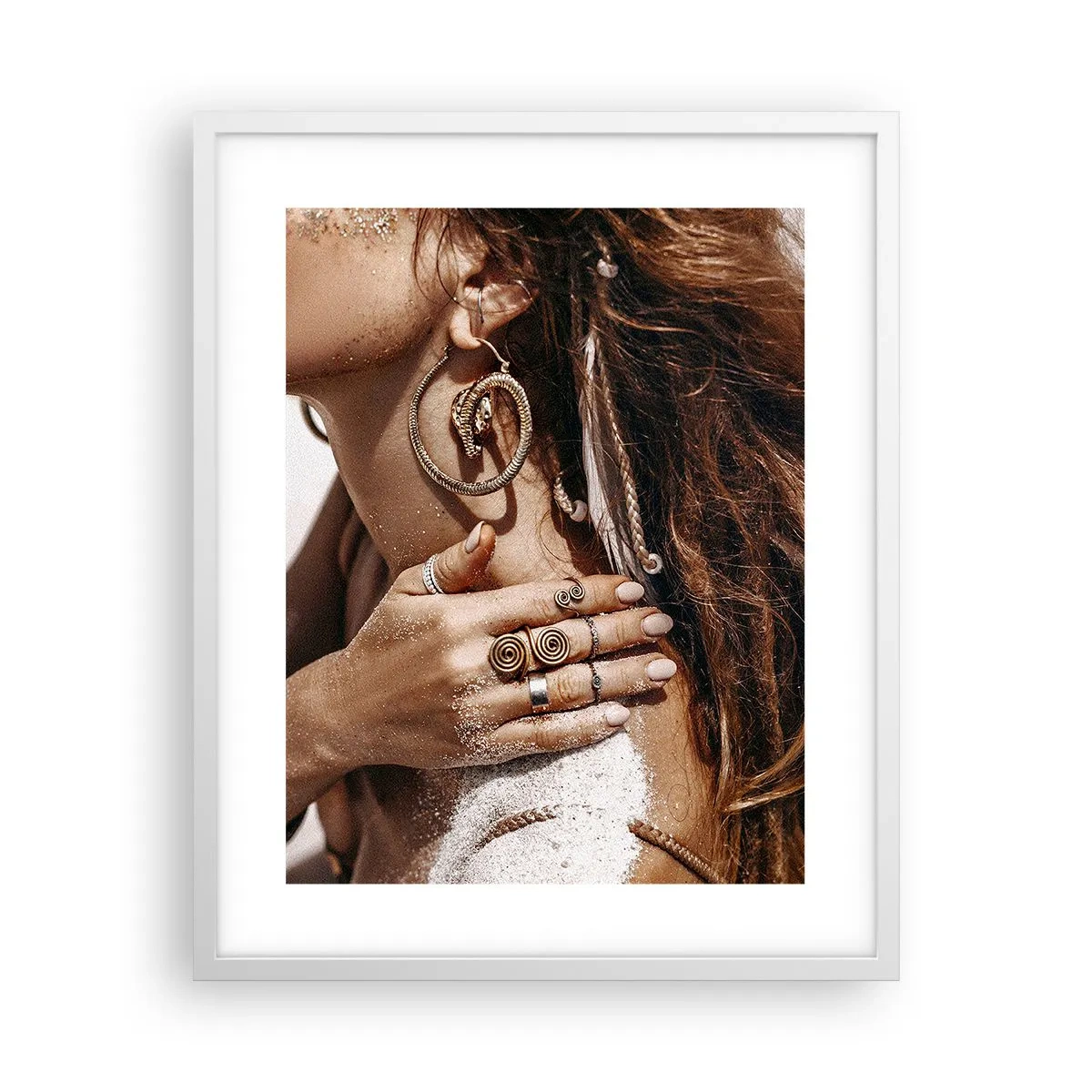 Plagát v bielom ráme - Kráľovná divokej pláže - 40x50 cm