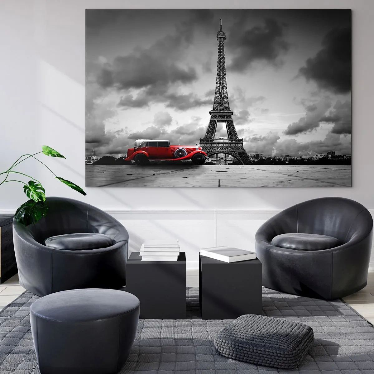 Obraz na skle - Červené retro auto s Eiffelovou vežou v pozadí v čiernobielom prostredí. - 70x50cm - Nie tak dávno v Paríži - Moderná nástenná dekorácia do obývacej izby a spálne ARTTOR