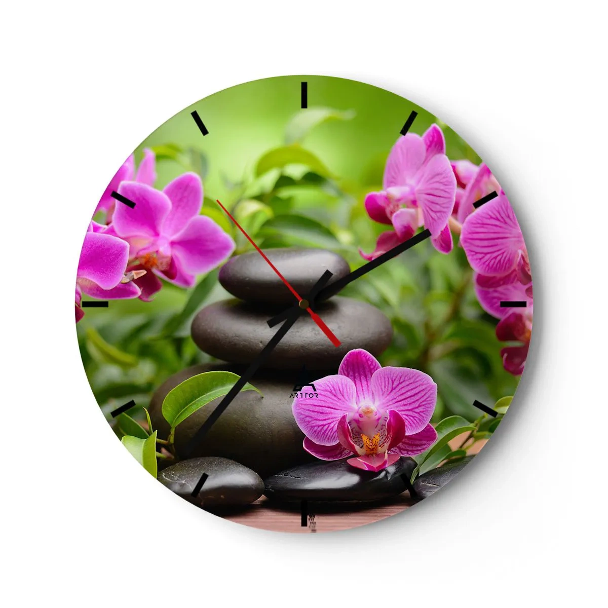 Nástenné hodiny - Čierne kamene a ružové orchidey na zelenom pozadí - 30x30cm - Pyramída pokoja - Moderná nástenná dekorácia do obývacej izby, kuchyne a spálne ARTTOR