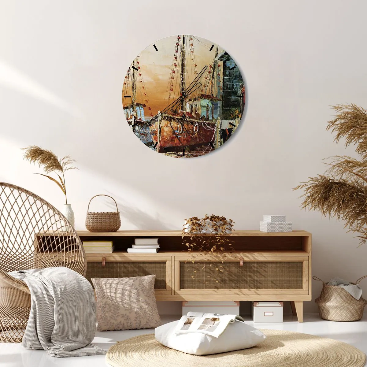 Nástenné hodiny - Obrázok plachetníc v malebnom prístave pri západe slnka - 30x30cm - Pokojný návrat - Moderná nástenná dekorácia do obývacej izby, kuchyne a spálne ARTTOR