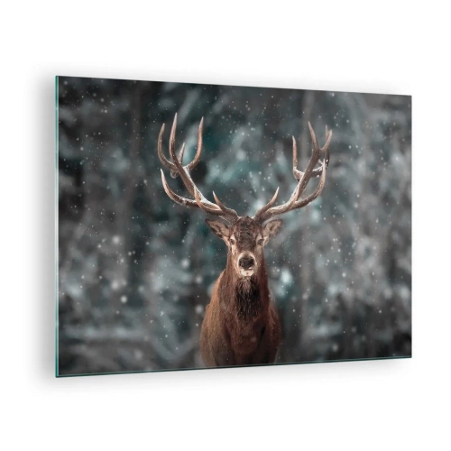 Obraz na skle - Hrdý jeleň v zimnom lese uprostred padajúceho snehu - 70x50cm - Skutočný kráľ lesa - Moderná nástenná dekorácia do obývacej izby a spálne ARTTOR