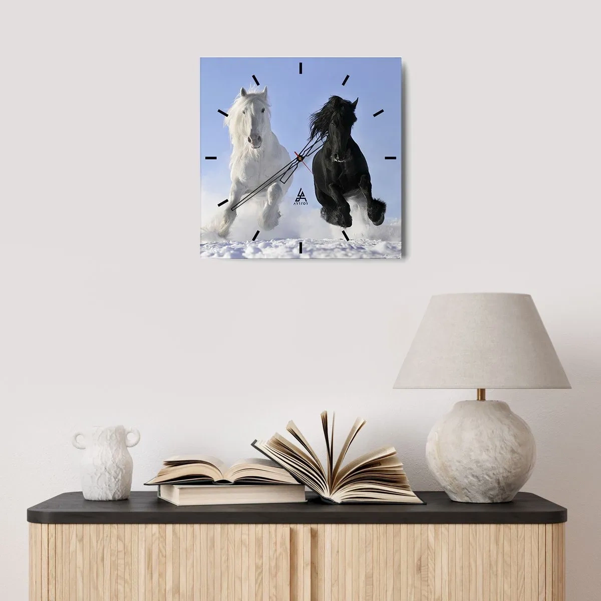 Nástenné hodiny - Čierno-biely cval - 30x30 cm