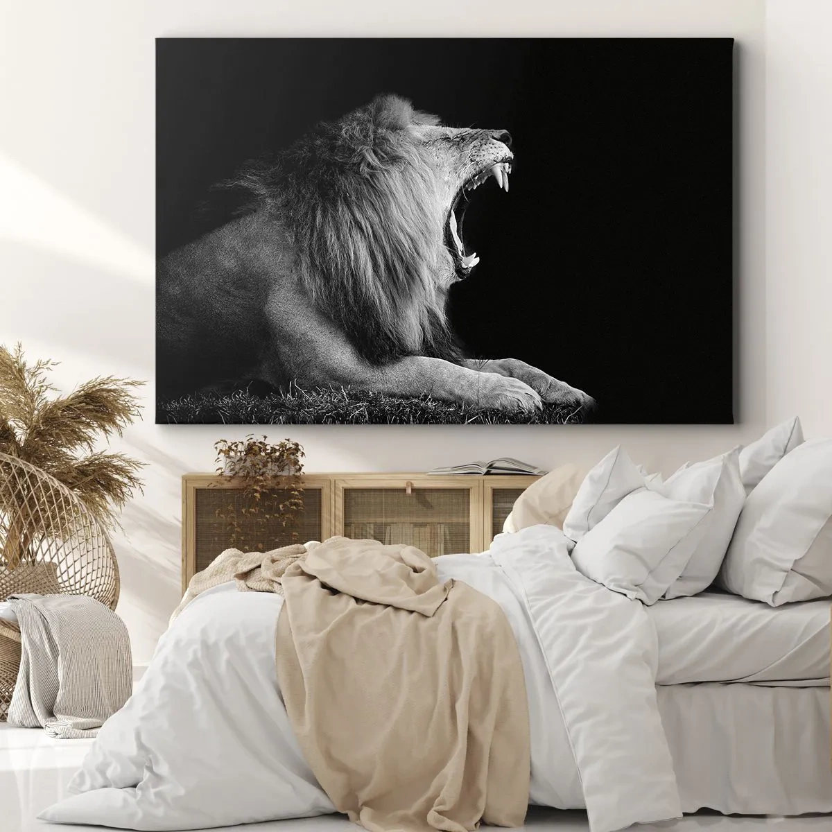Obraz na plátne - Revúci lev na čiernom pozadí v čiernobielych tónoch - 70x50cm - Bez najmenších pochýb - Moderná nástenná dekorácia do obývacej izby a spálne ARTTOR