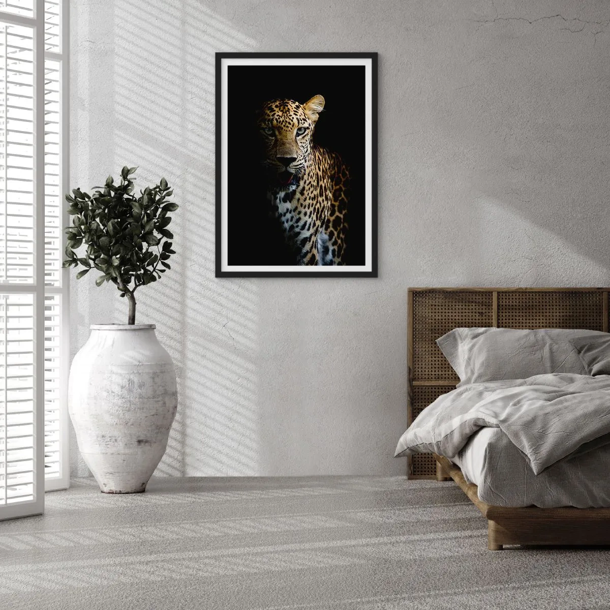 Plagát v čiernom ráme - Leopard na tmavom pozadí so živými detailmi kožušiny. - 50x70cm - Temná krása - Moderná nástenná dekorácia do obývacej izby a spálne ARTTOR