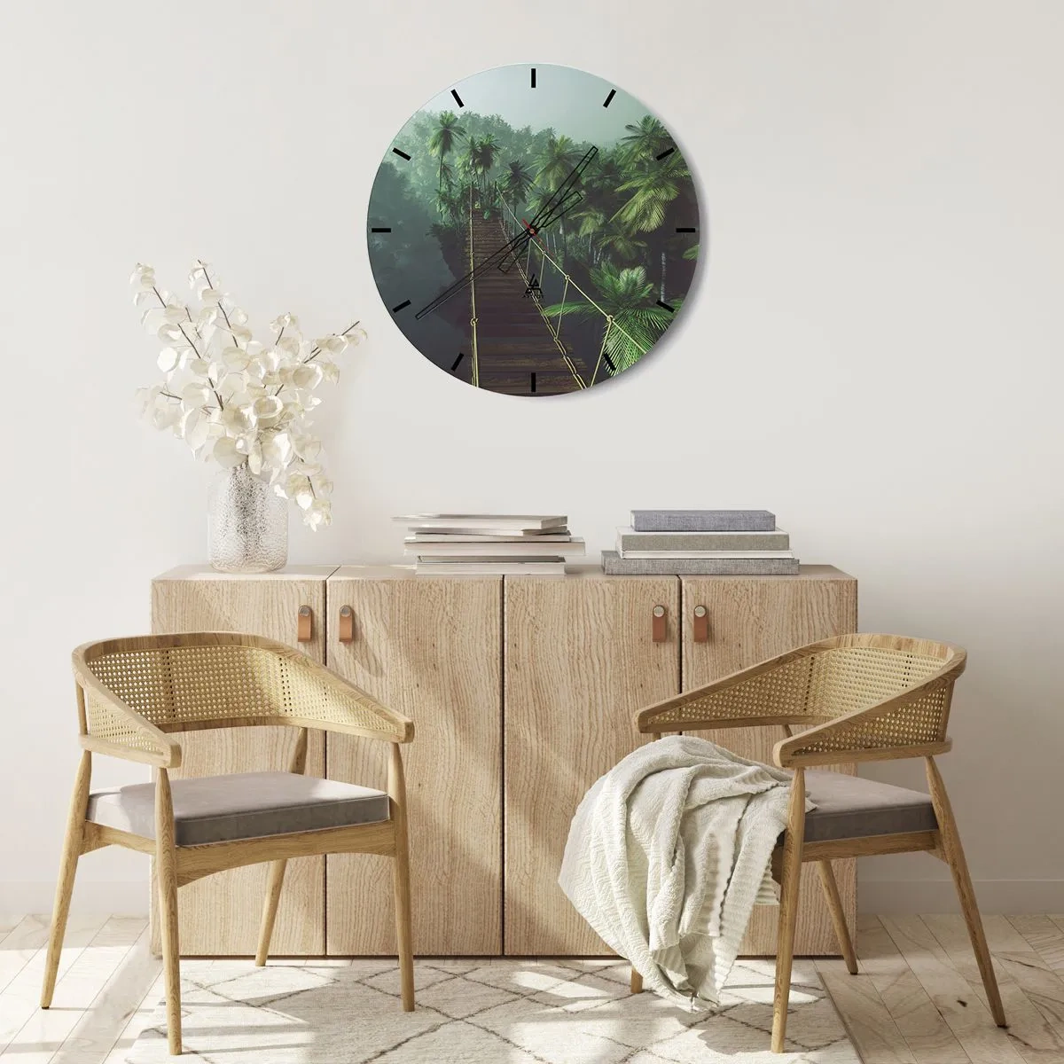 Nástenné hodiny - Visutý most v tropickom lese obklopený hmlou. - 30x30cm - Pri vodopáde zelene - Moderná nástenná dekorácia do obývacej izby, kuchyne a spálne ARTTOR