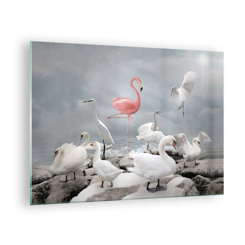 Obraz na skle - Ružový plameniak medzi bielymi labuťami a volavkami na pozadí vody - 70x50cm - Kde som sa tu vzal? - Moderná nástenná dekorácia do obývacej izby a spálne ARTTOR