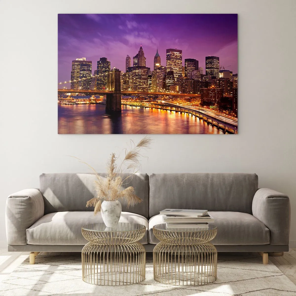 Obraz na skle - Večerný pohľad na New York s Brooklynským mostom - 70x50cm - Fialovo-zlatý Manhattan - Moderná nástenná dekorácia do obývacej izby a spálne ARTTOR