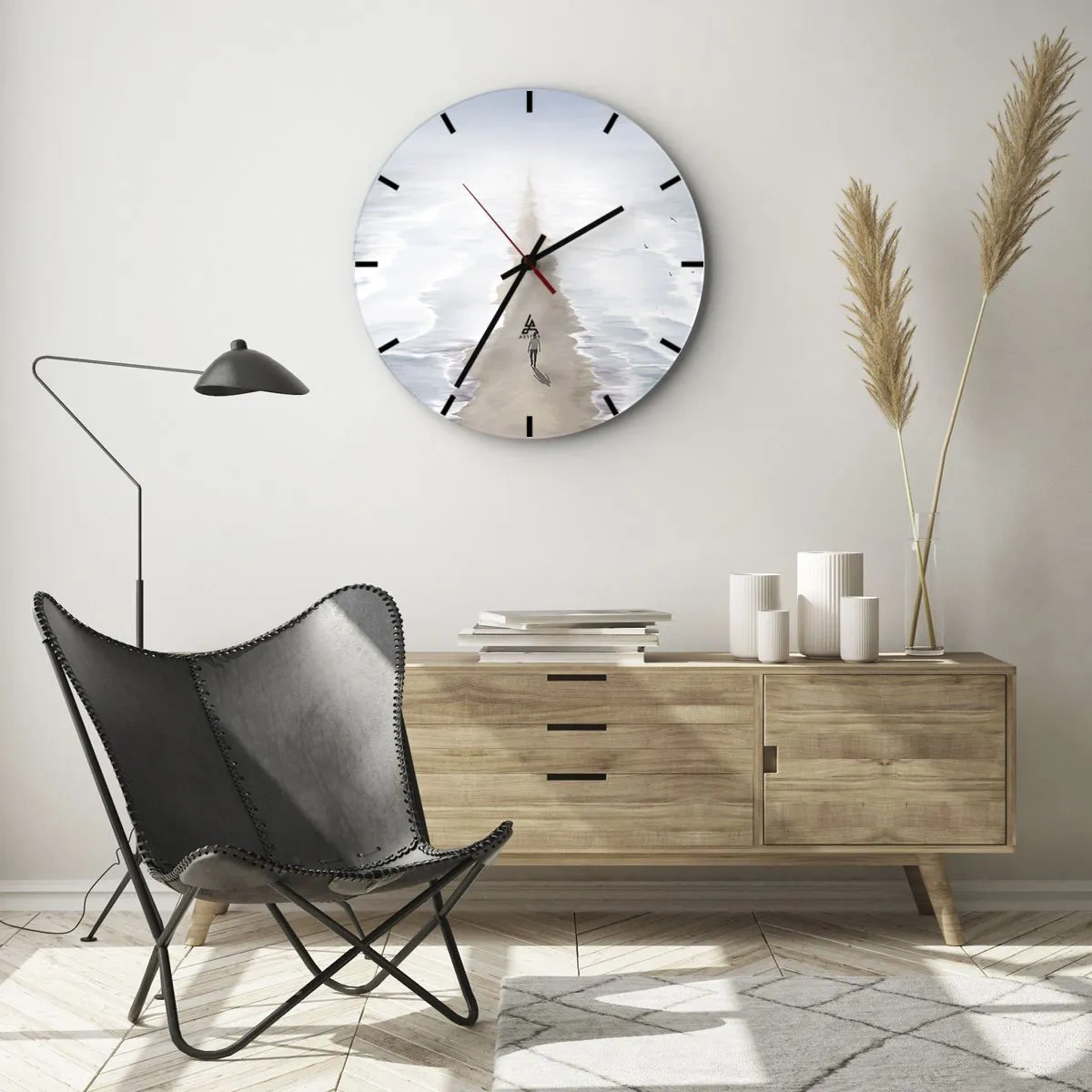 Nástenné hodiny - Postava kráčajúca sama cez vodu po piesočnatom chodníku smerom k horizontu. - 30x30cm - Svetlá budúcnosť - Moderná nástenná dekorácia do obývacej izby, kuchyne a spálne ARTTOR