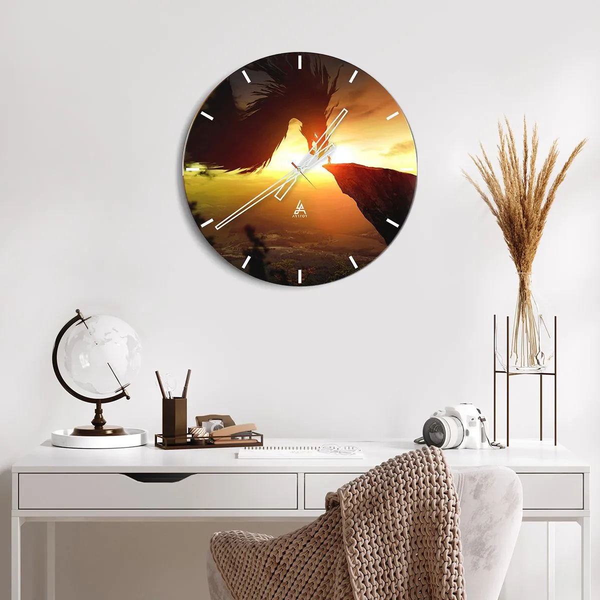 Nástenné hodiny - Bojovník na útese čelí obrovskému drakovi v zapadajúcom slnku - 30x30cm - Premožiteľ draka - Moderná nástenná dekorácia do obývacej izby, kuchyne a spálne ARTTOR