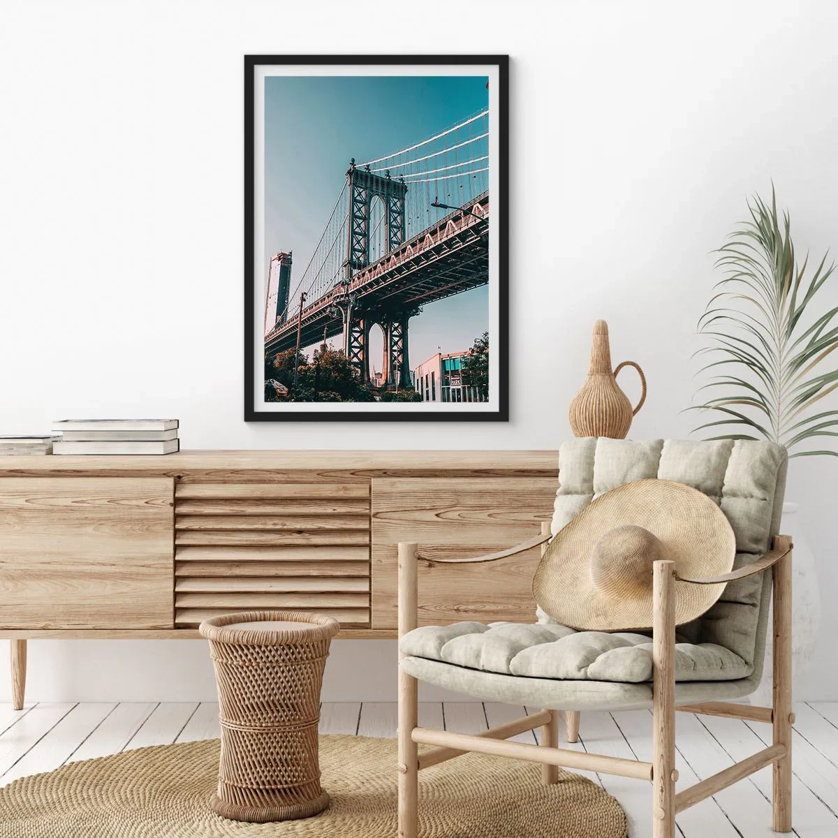 Plagát v čiernom ráme - Visutý most v modernom meste proti modrej oblohe - 50x70cm - Nad vlnami mesta - Moderná nástenná dekorácia do obývacej izby a spálne ARTTOR