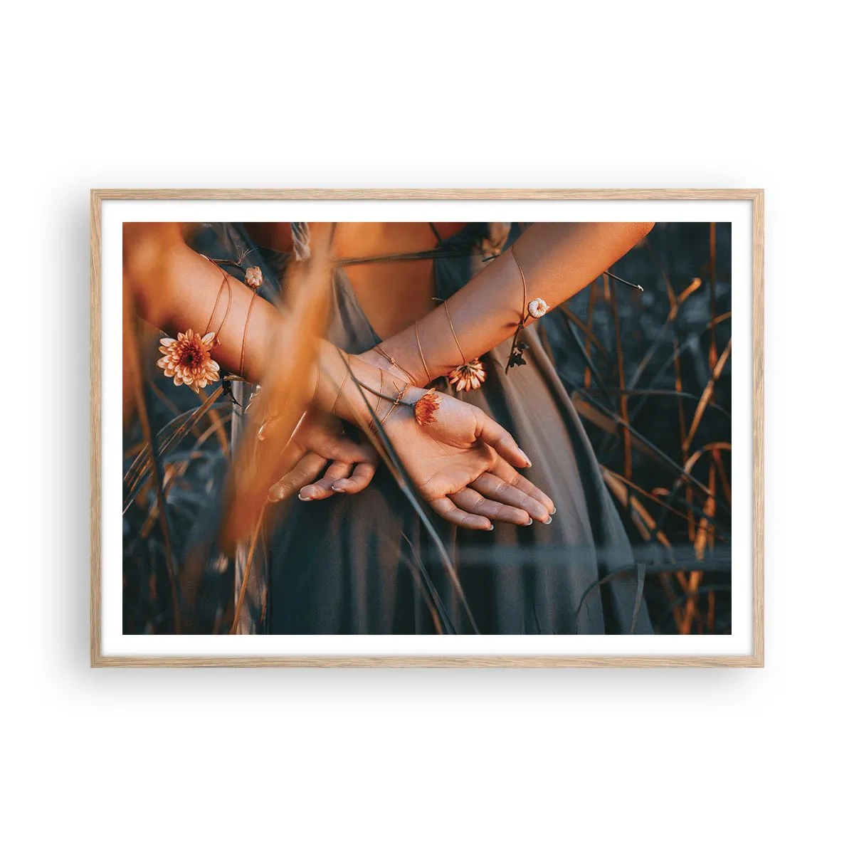 Plagát v ráme zo svetlého duba - Prepojená s prírodou - 100x70 cm