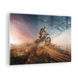 Obraz na skle - Motocyklista v púšti v dynamickom prostredí - 70x50cm - Pre víťazstvo - Moderná nástenná dekorácia do obývacej izby a spálne ARTTOR