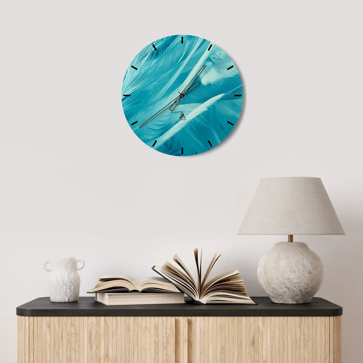 Nástenné hodiny - Modré pierka v jemnom zábere - 30x30cm - Utopiť sa v páperí - Moderná nástenná dekorácia do obývacej izby, kuchyne a spálne ARTTOR