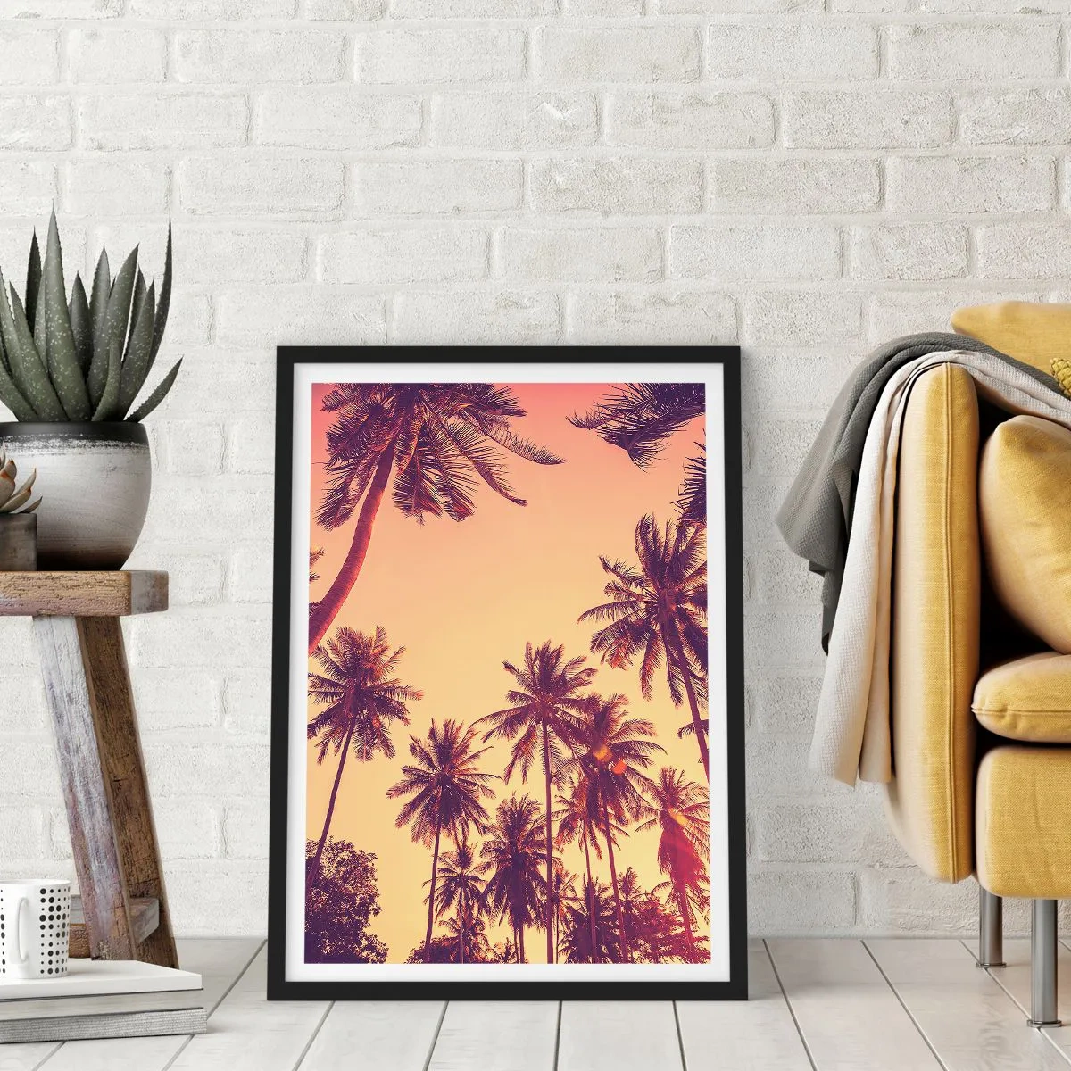 Plagát v čiernom ráme - Palmy v teplých farbách západu slnka - 50x70cm - Tropická variácia - Moderná nástenná dekorácia do obývacej izby a spálne ARTTOR